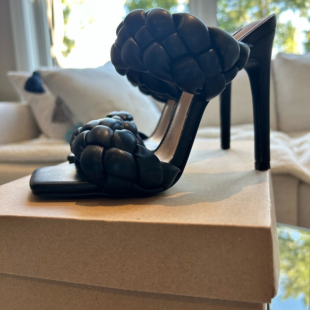 Steve Madden Black Kenley heeled sandals size 6